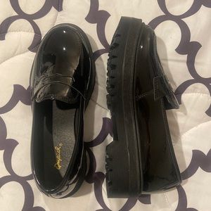 Qupid platform loafers